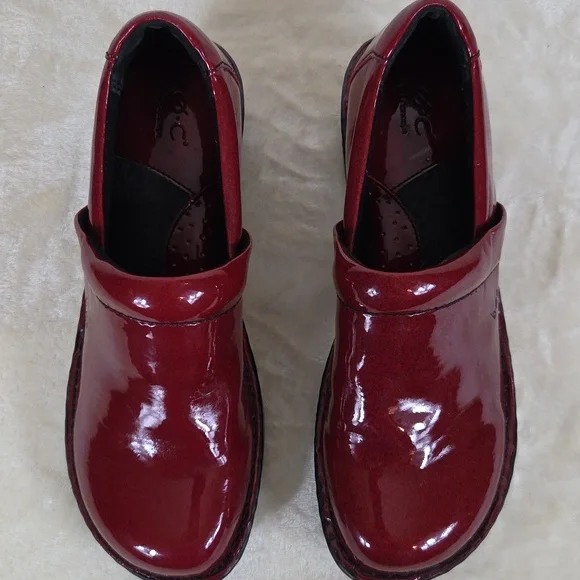 BOC Born Concepts Red Patent Clogs - Picture 2 of 10